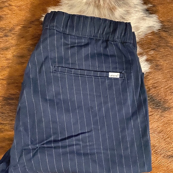 Levi’s Taper Fit Pull On Trousers - Picture 4 of 4